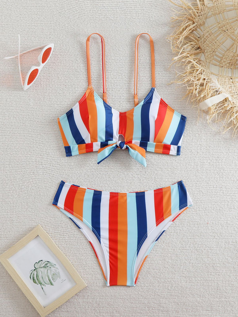 Ensemble bikini à bretelles rayures verticales contrastées nœud années 1940