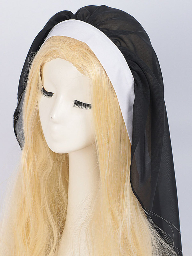 Robe noire style nonne avec collier croisé des années 1940