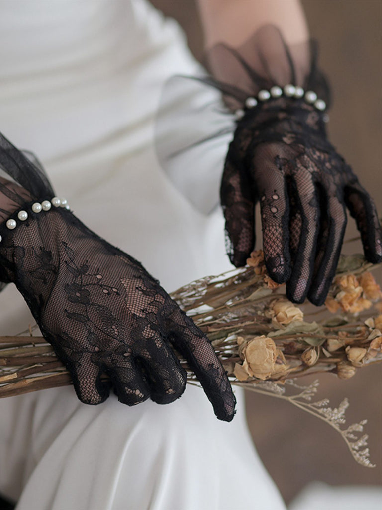 Gants en mousseline de soie et dentelle cousus avec perles
