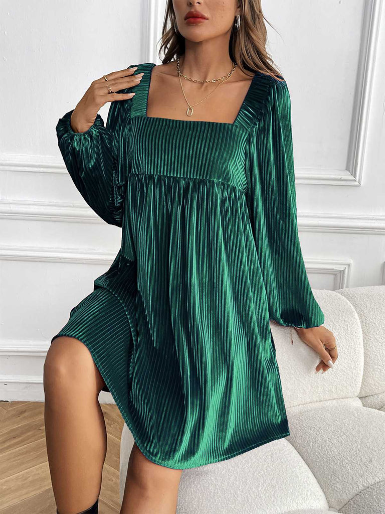 Robe babydoll en velours à col carré et manches bouffantes années 1960