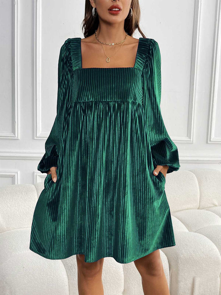 Robe babydoll en velours à col carré et manches bouffantes années 1960