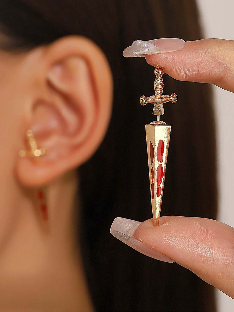 Boucles d'oreilles pendantes gothiques en or avec épée de sang