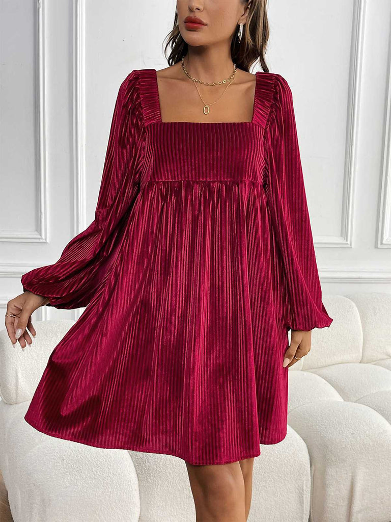 Robe babydoll en velours à col carré et manches bouffantes années 1960