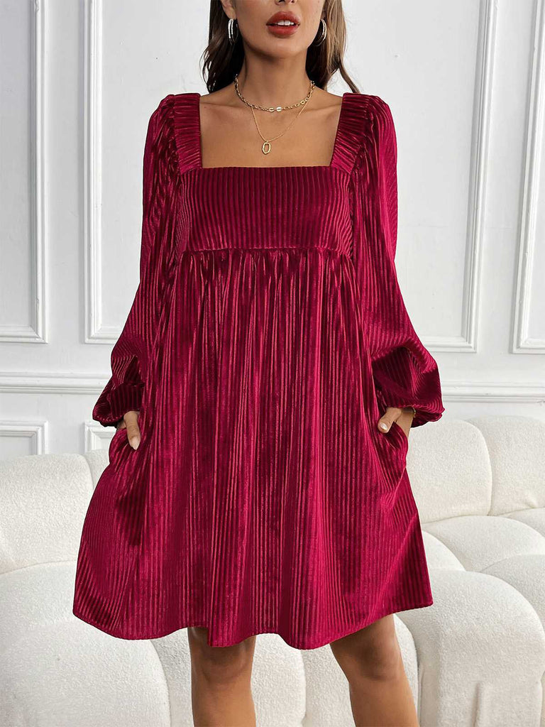 Robe babydoll en velours à col carré et manches bouffantes années 1960