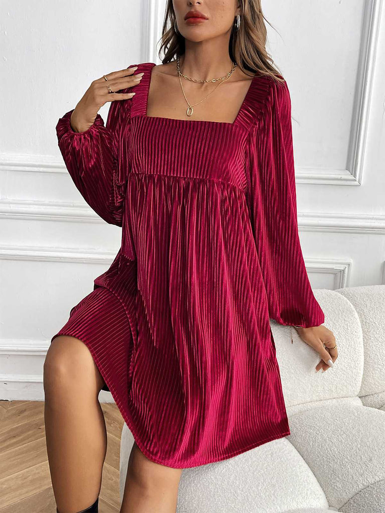 Robe babydoll en velours à col carré et manches bouffantes années 1960