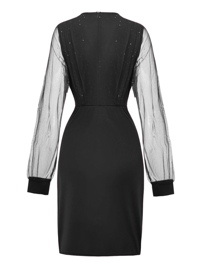 Robe moulante en résille paillettes unie et col en V années 1960