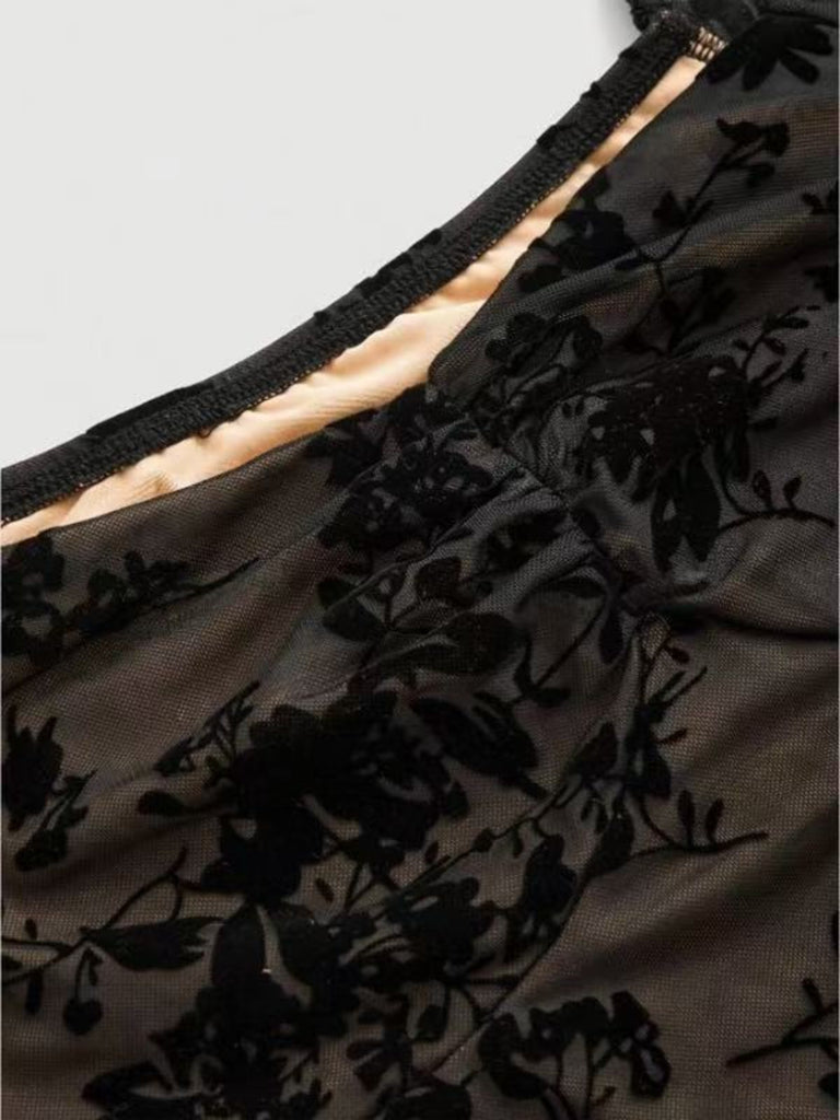 Robe vin rouge en dentelle florale manches évasées années 1950