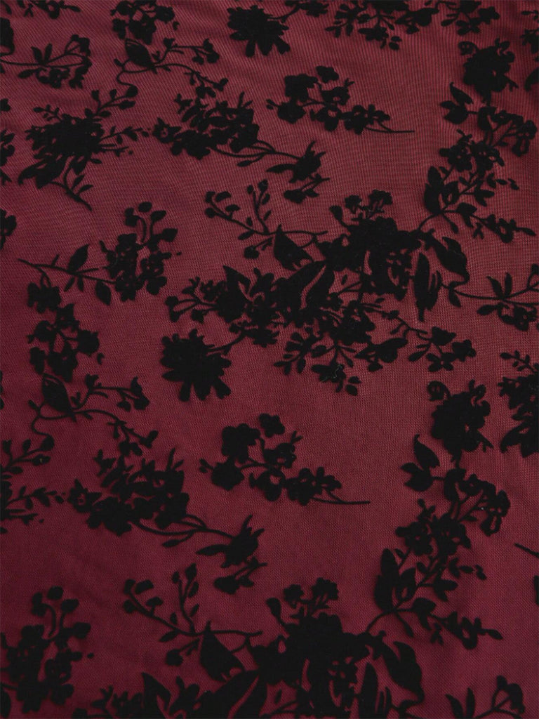 Robe vin rouge en dentelle florale manches évasées années 1950