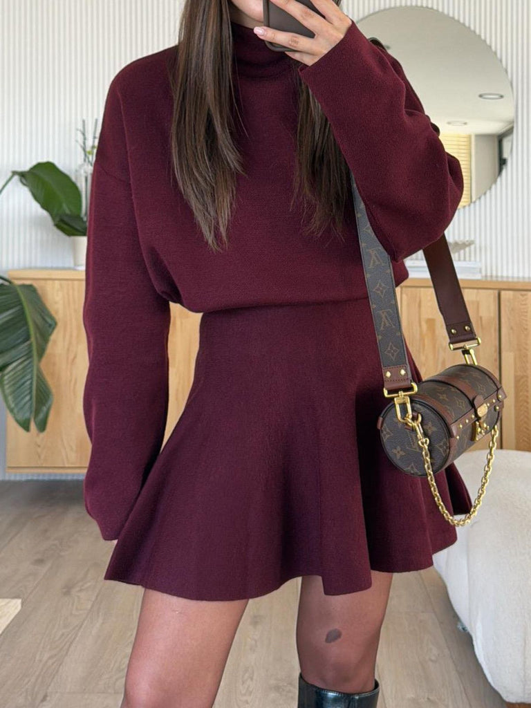 Robe pull col roulé et manches longues unie des années 1980