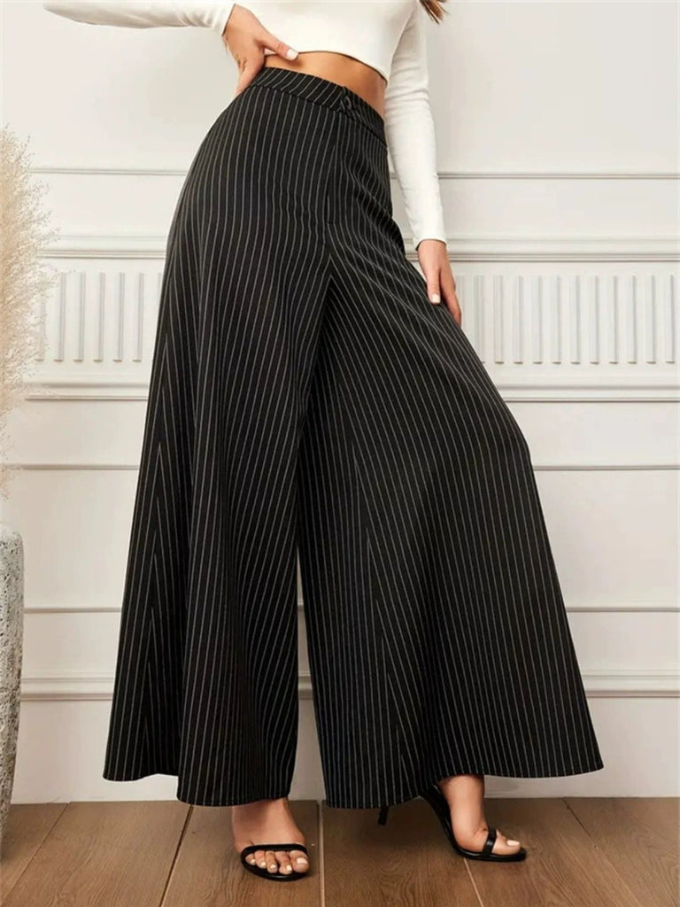 Pantalon noir à rayures fines jambes très larges des années 40