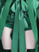 Ensemble de costumes en satin vert inspiré de Mercredi Addams des années 1950