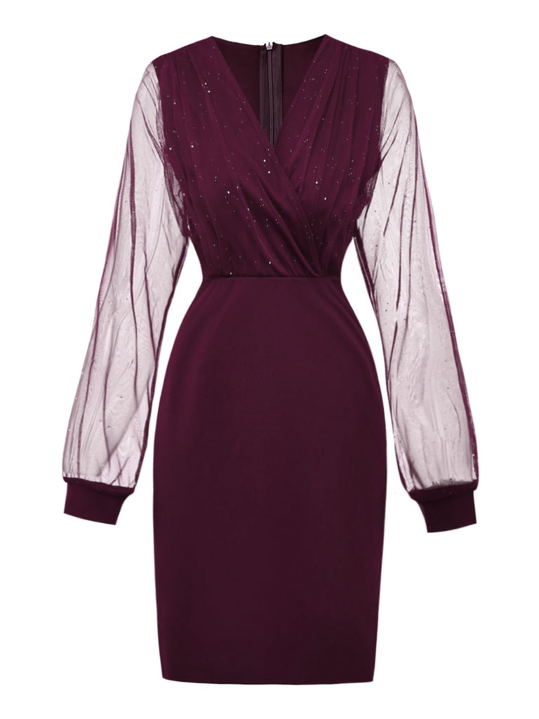 Robe moulante en résille paillettes unie et col en V années 1960