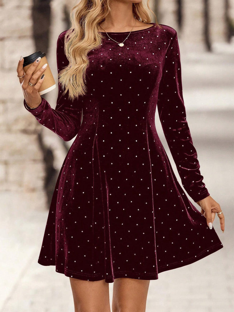 Robe de soirée cintrée en velours et strass années 1980