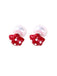 Paire de boucles d'oreilles rouges en forme d'étoile à pois blancs sur fond blanc