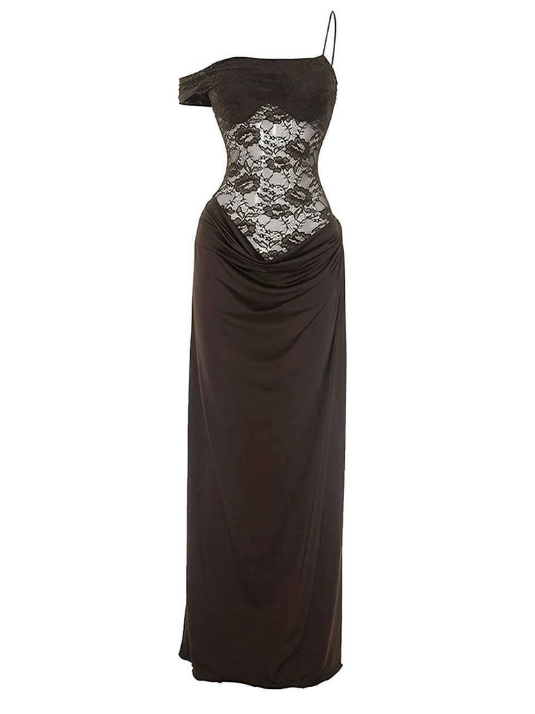 Vue de face en studio de la robe maxi marron mettant en valeur la taille cintrée et le panneau de dentelle vertical.