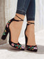 Chaussures à bout pointu daim brodé et à talon compensé