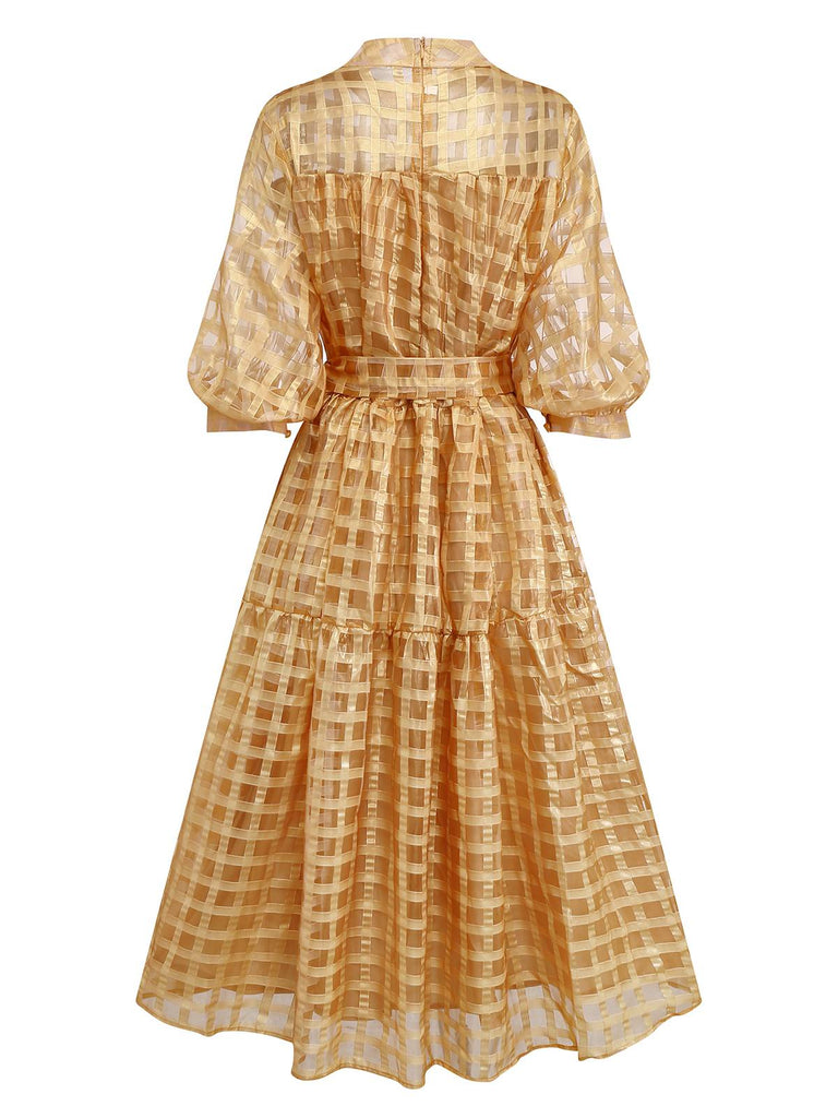 Robe de soirée mi-longue manches bouffantes en maille dorée des années 1940