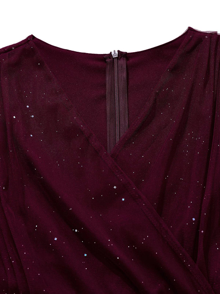 Robe moulante en résille paillettes unie et col en V années 1960
