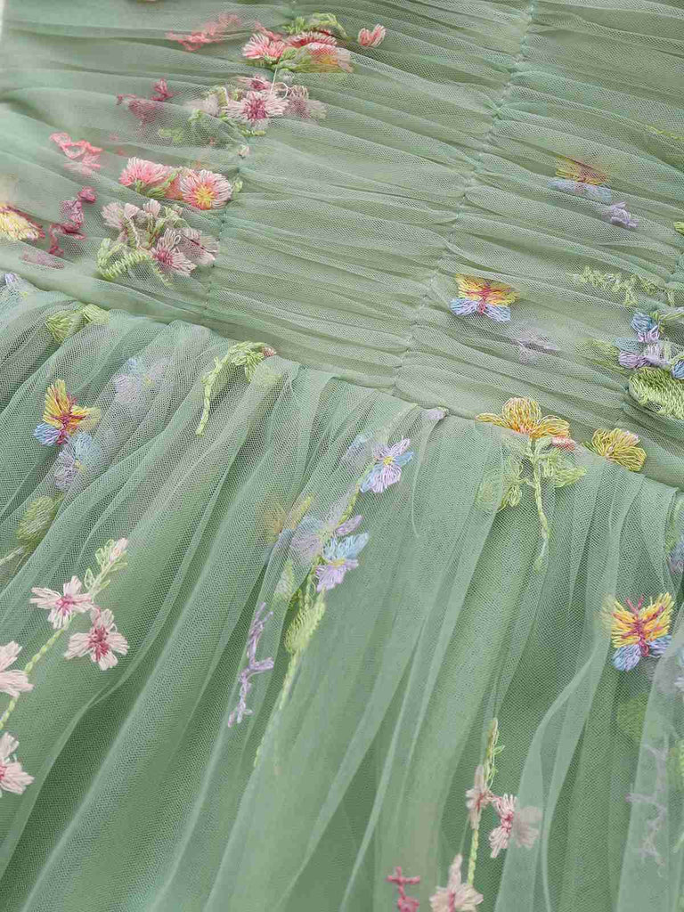 Robe verte en maille fleurie épaules dénudées années 1930