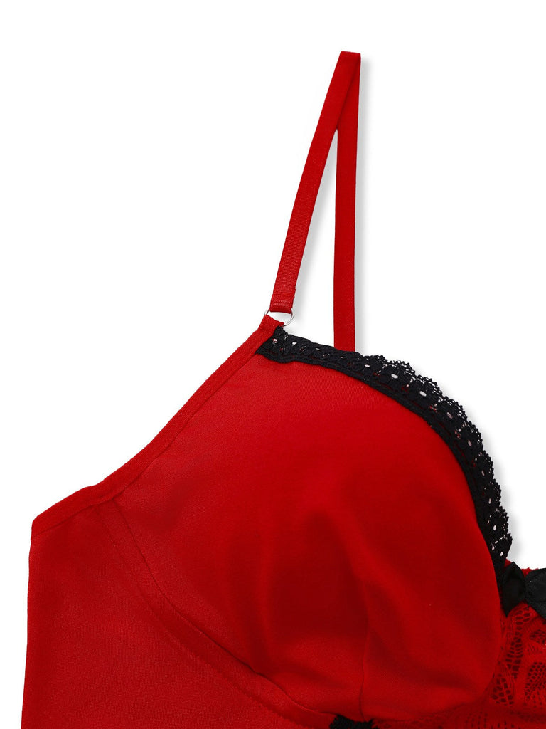 Nuisette rouge à fines bretelles et bordure en dentelle années 1940