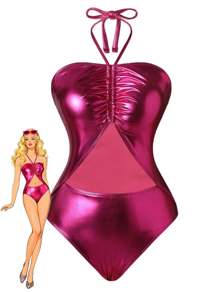 Maillot de bain rose métallisé avec une poupée Barbie assortie sur fond blanc