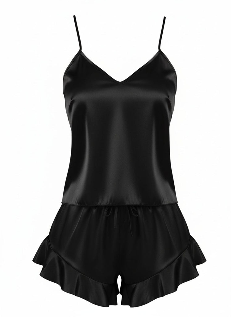Ensemble deux pièces en satin soyeux composé d'un débardeur et d'un short, présenté ici en noir classique avec des détails à volants féminins.