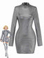 Robe courte argentée à sequins carrés et col montant années 60