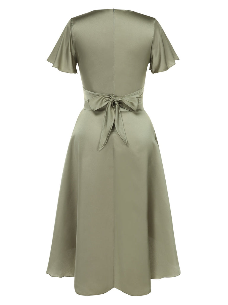 Robe en satin torsadé col V profond des années 1940