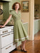 Robe en coton à carreaux vichy et dentelle verte des années 1950