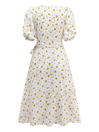 Robe blanche à petites fleurs en coton années 1940