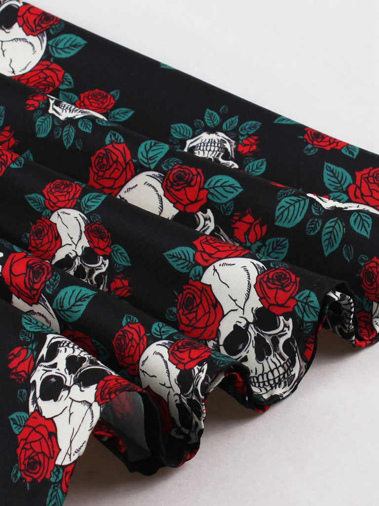 Robe noire licou à motif crânes et roses Halloween années 1950