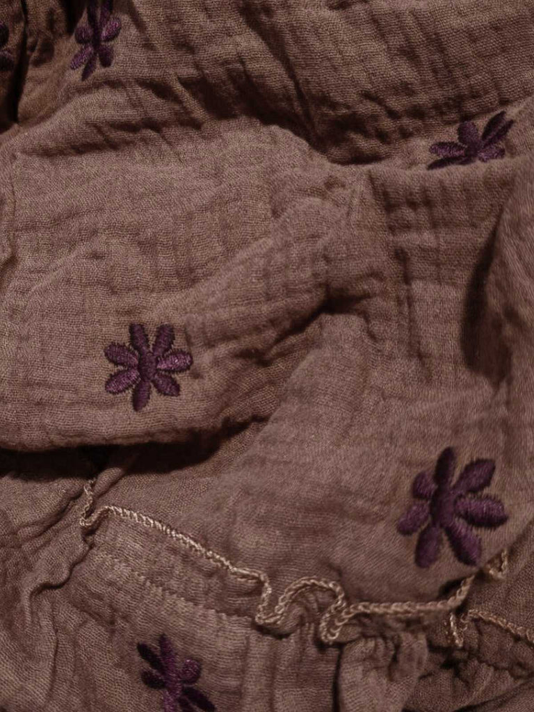 Robe manches lanterne brodées de fleurs des années 1940