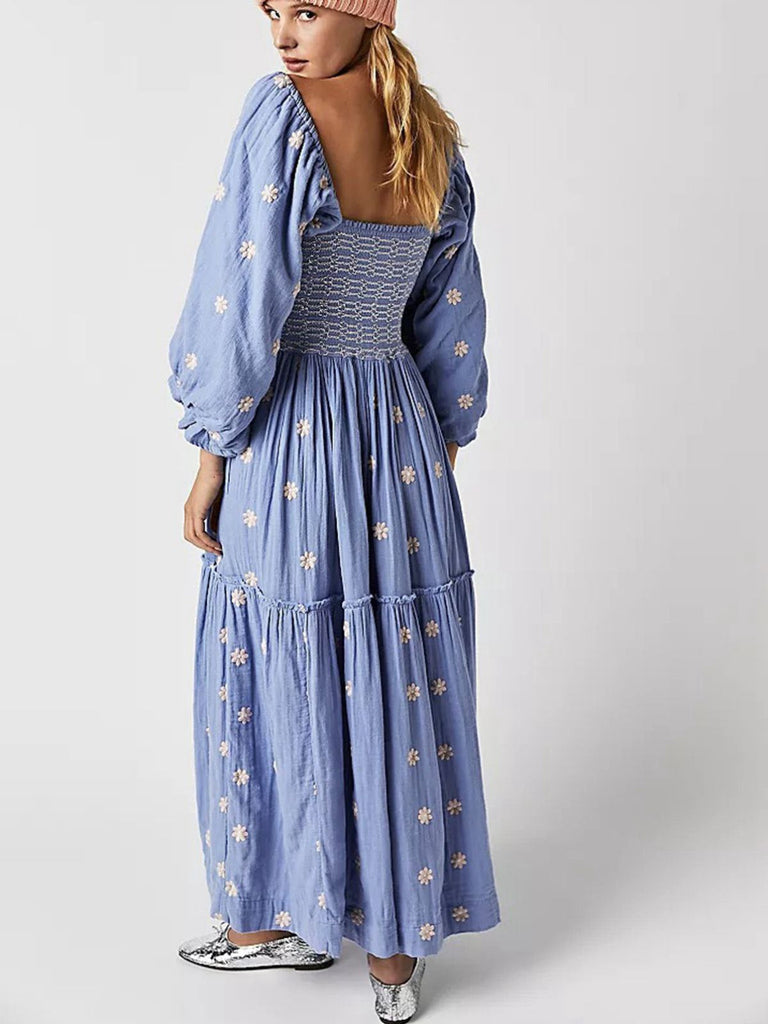 Robe manches lanterne brodées de fleurs des années 1940
