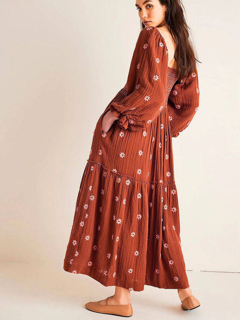 Robe manches lanterne brodées de fleurs des années 1940
