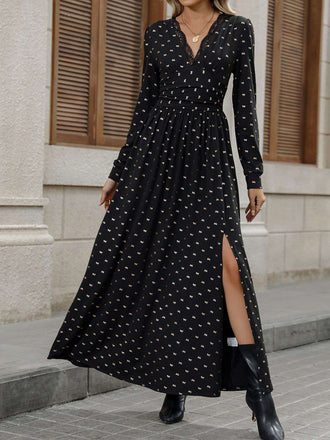 Robe fendue en dentelle noire col en V et nœud en feuille d'or des années 1930
