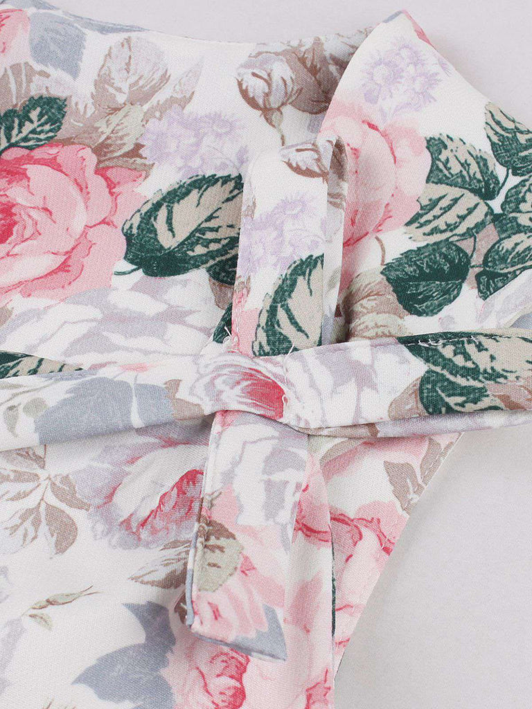 Robe trapèze rose motif fleurs et col en cœur des années 1950