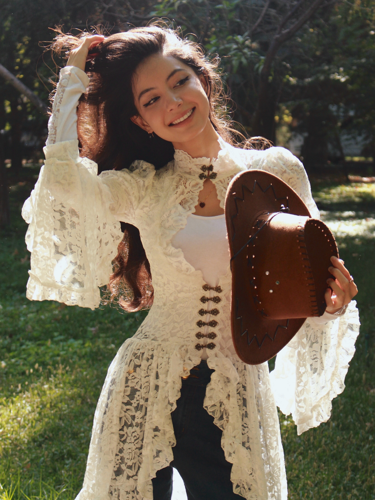 Robe victorienne noire en dentelle à manches gigot des années 1980