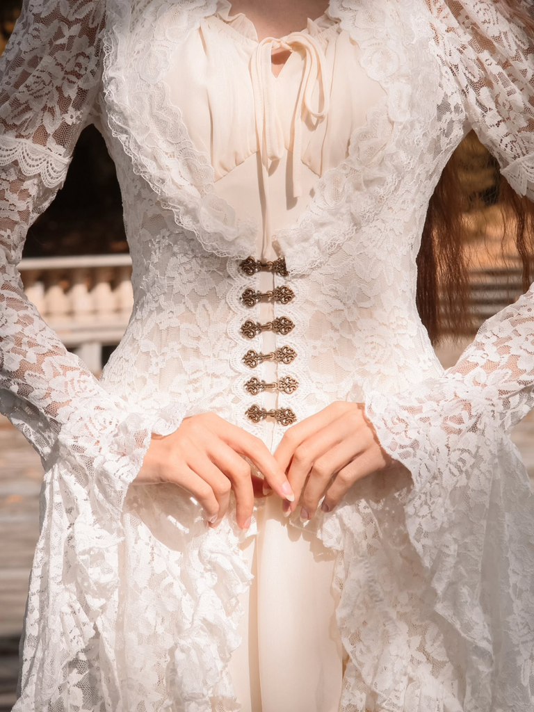 Robe victorienne noire en dentelle à manches gigot des années 1980