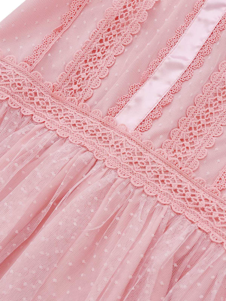 Robe rose en tulle avec bordure en dentelle et nœud années 1960