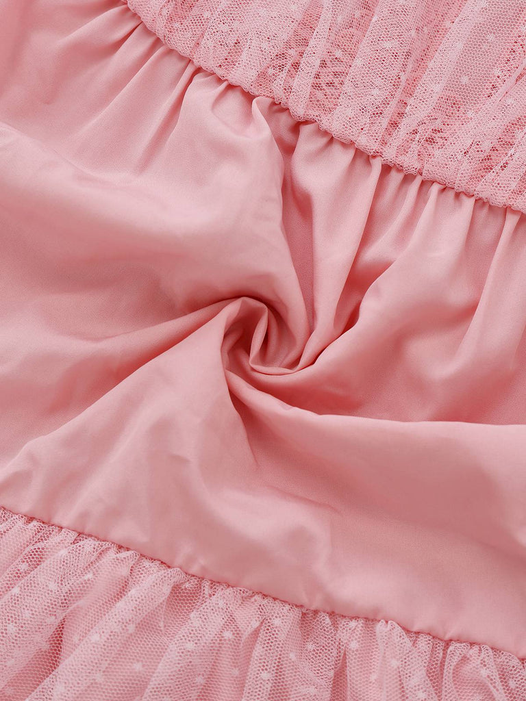 Robe rose en tulle avec bordure en dentelle et nœud années 1960