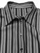 Combinaison noire à rayures et col chemise des années 40 avec cape