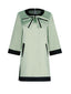 Robe trapèze verte à nœud inspirée de The Queen's Gambit des années 1970