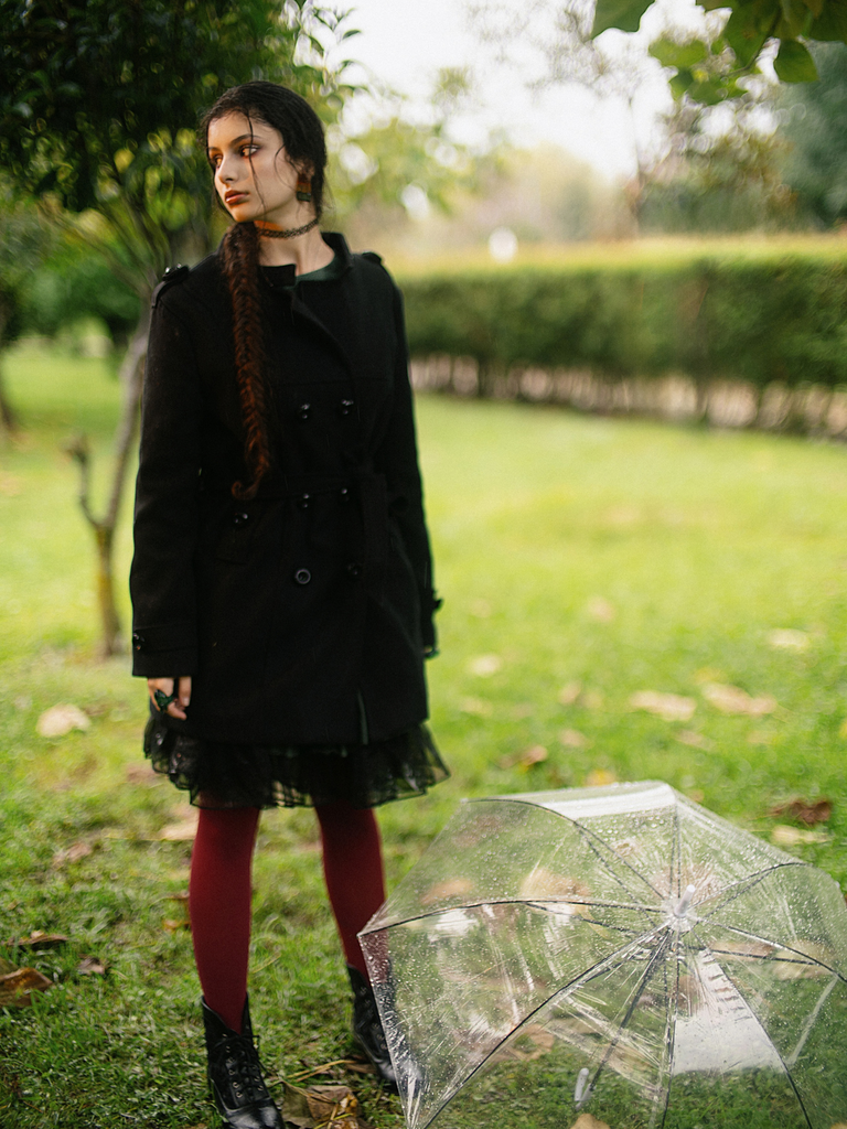 Manteau noir à boutons amovibles en fausse fourrure des années 1940