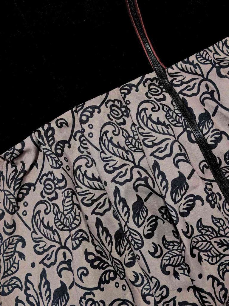 Robe marron en velours et tablier plissé en satin années 1950