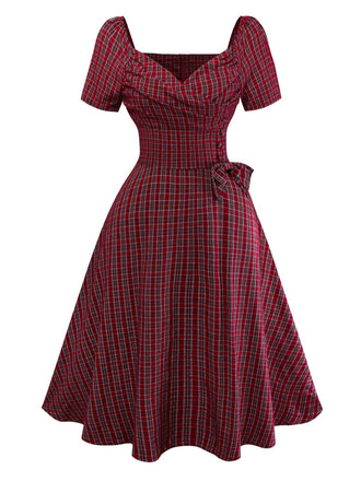 Robe rouge à carreaux col cœur froncée et nœud des années 50