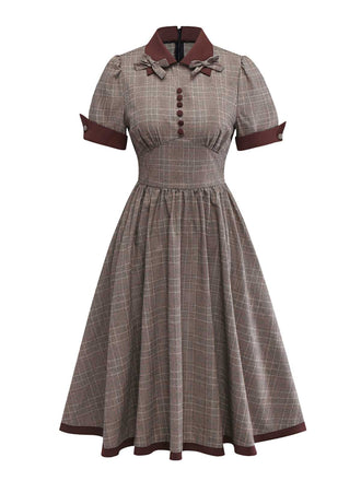 Robe à carreaux marron col revers et nœud papillon années 1950