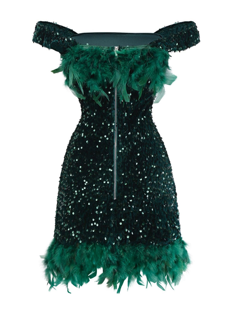 Robe moulante verte à épaules dénudées et plumes pailletées des années 1960
