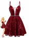 Robe en maille à paillettes col décolleté en V profond rouge vin des années 1950