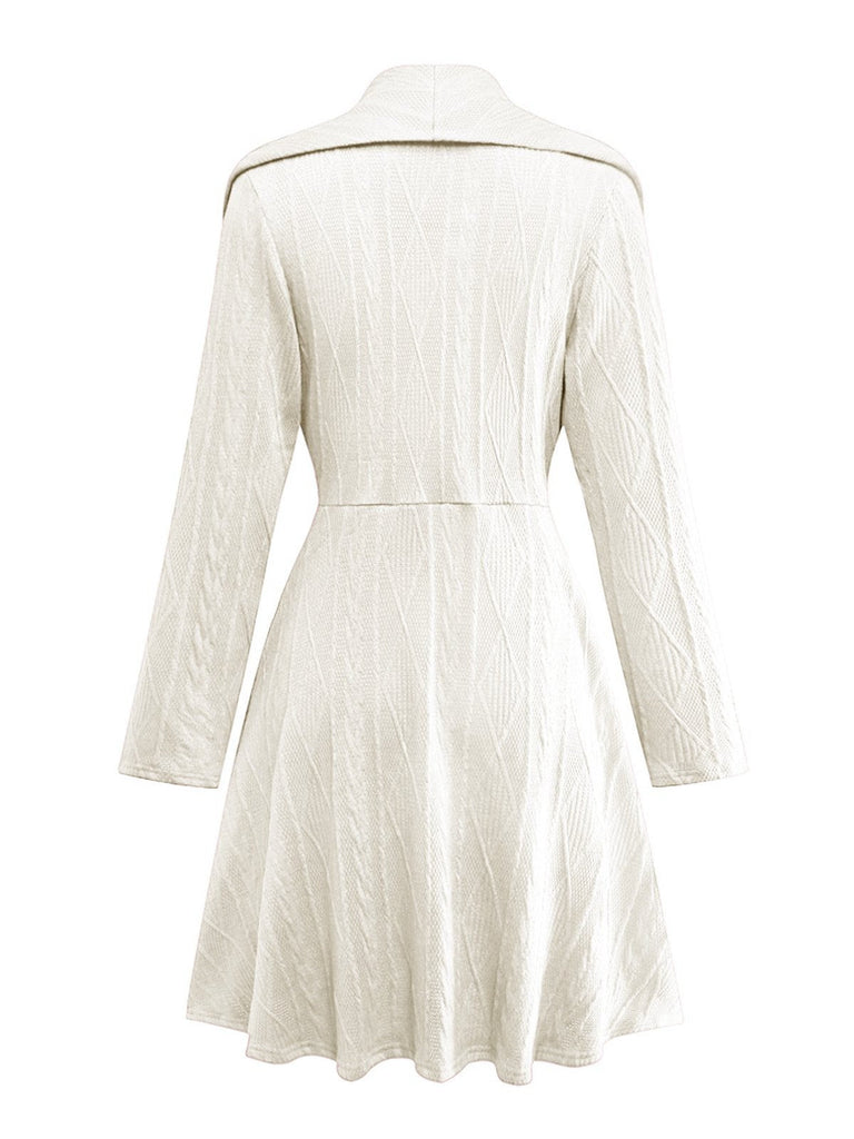 Robe boutonnée à gros col en V en maille unie des années 1940