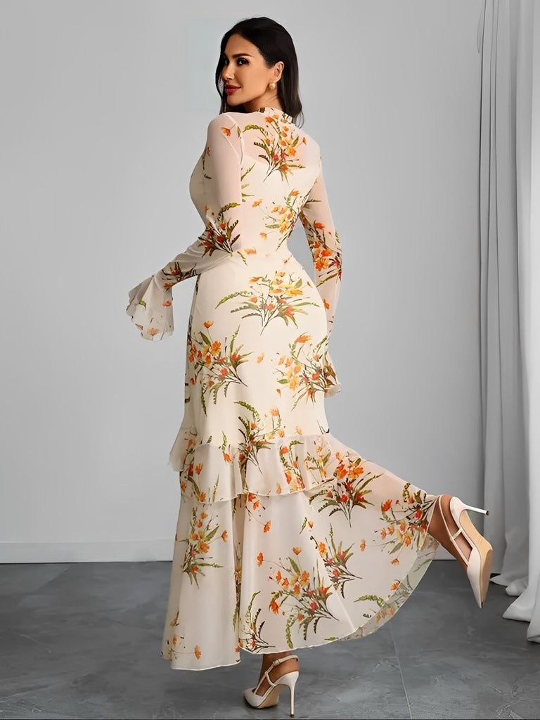Robe longue beige fleurie à volants en maille années 1930